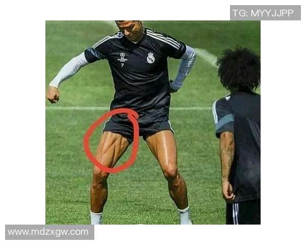 足球明星腹肌对比图揭示运动员体型差异与训练成果的秘密 足球明星腹肌对比图揭示运动员体型差异与训练成果的秘密